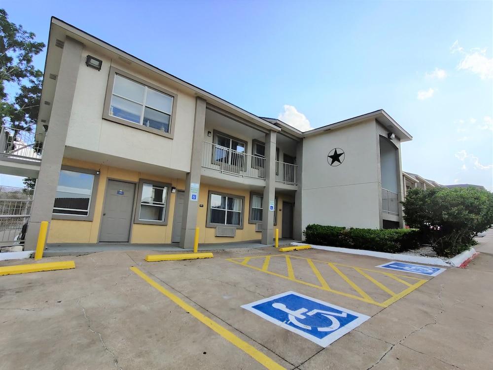 Days Inn By Wyndham Suites Fredericksburg Exterior photo