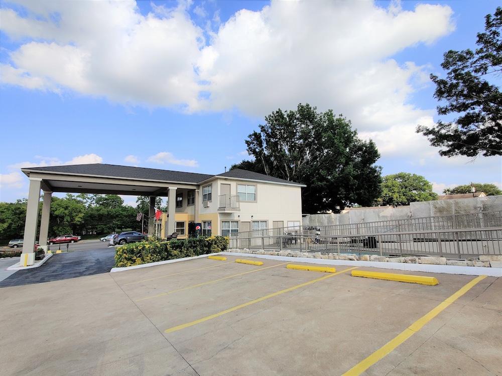 Days Inn By Wyndham Suites Fredericksburg Exterior photo