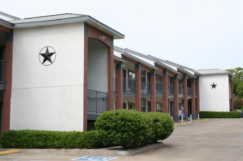 Days Inn By Wyndham Suites Fredericksburg Exterior photo